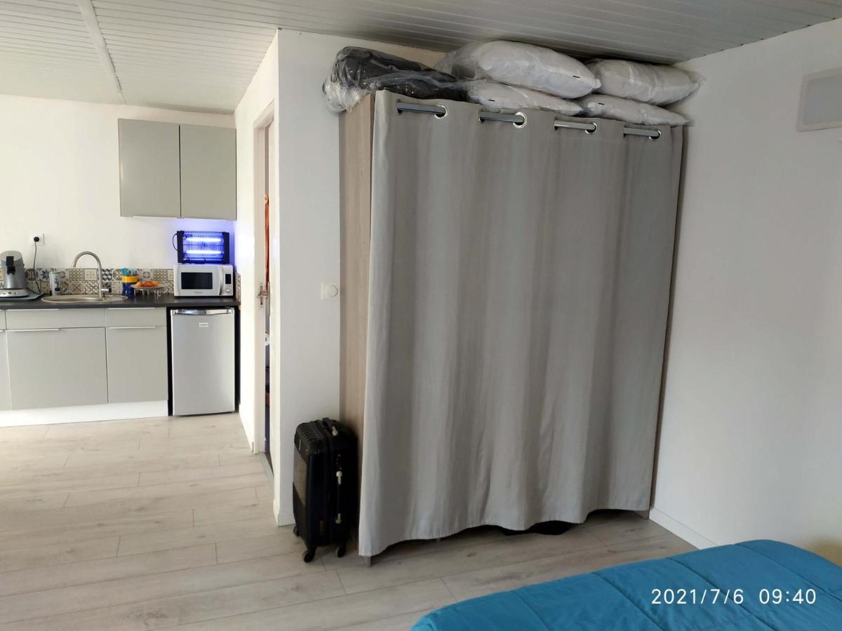 Apartment Centre Du Boulou: Family In Center *